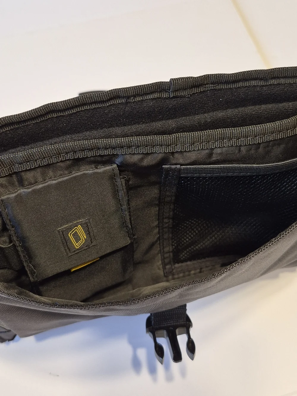 Targus Men’s Black and Gray Messenger Crossbody Bag with Padded Shoulder Strap